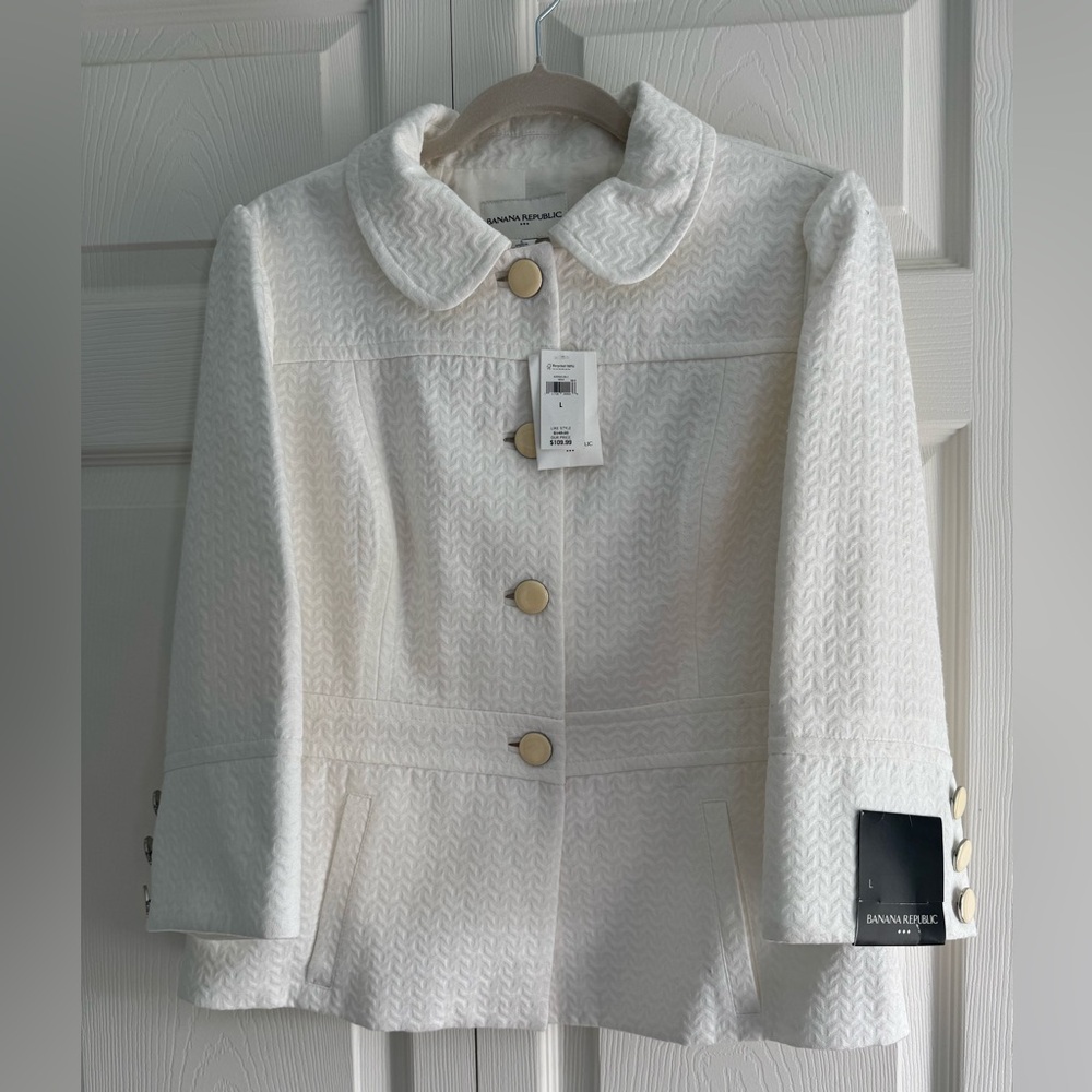 Brand New with tag Banana Republic Textured White Jacket with Buttons details
